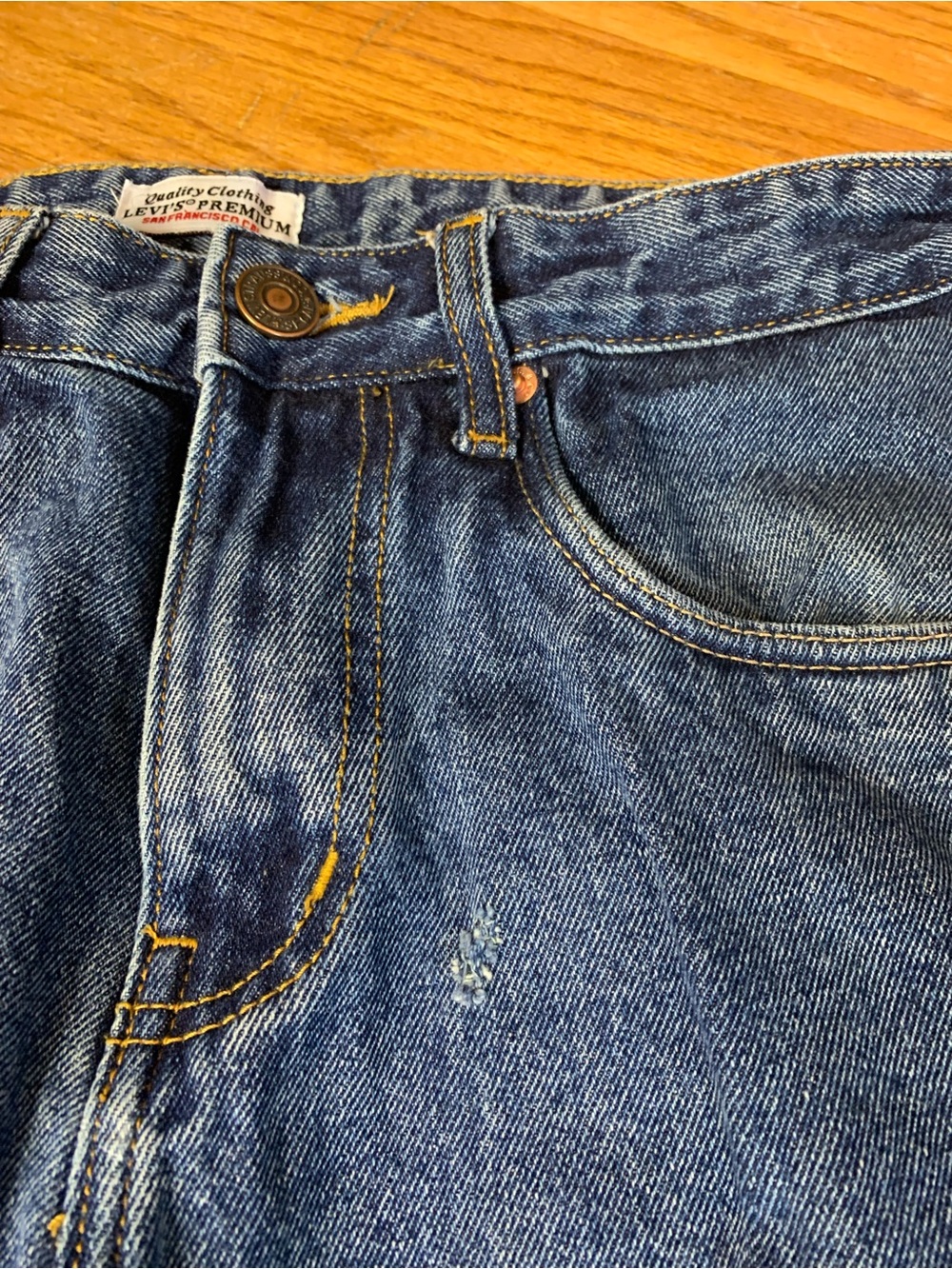 Levi's Men's Relaxed Straight-Leg Jeans in Medium Blue Denim - Picture 10 of 12